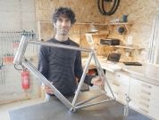 Photo Calade cycles : Un vélo dans la tête ou la tête dans le vélo ?